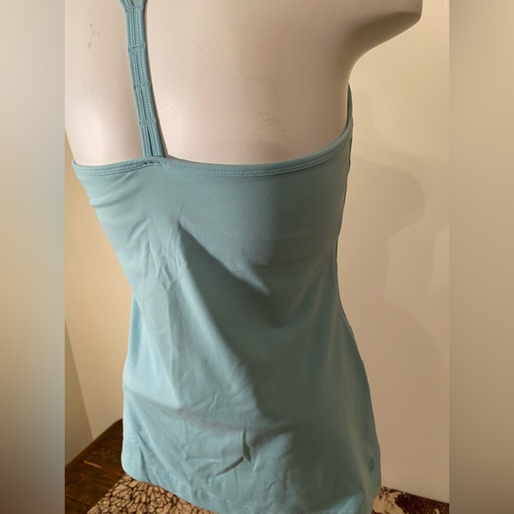 Tonic Active Yoga Top with Built in Shelf Bra Size Medium in EUC - Picture 5 of 7